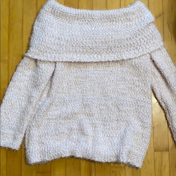 LC off shoulder pale pink sweater - Picture 2 of 2